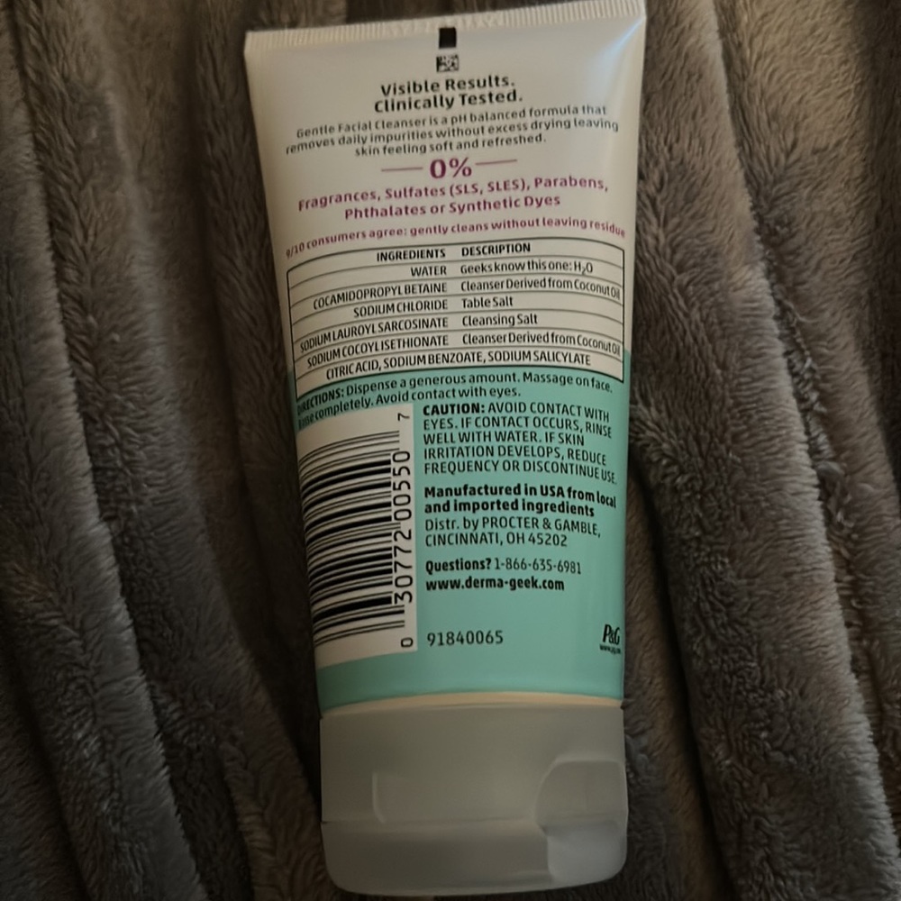 DERMA GEEK Gentle Facial Cleanser, New in box, PRICE PER ITEM - Picture 2 of 2